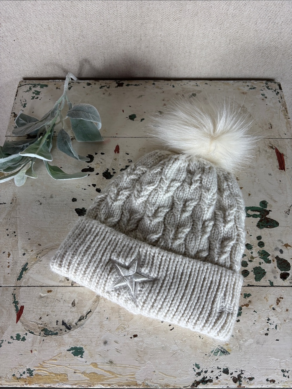 NFL New Era > White Dallas Cowboys Beanie OS